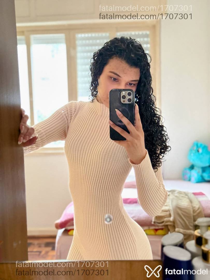 Acompanhante mulher com cabelo castanho de olhos castanhos em Porto Alegre Acompanhante mulher com cabelo castanho de olhos castanhos em Porto Alegre - Kayla Machado