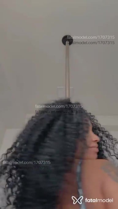 Acompanhante mulher morena (o) de olhos pretos - Naomy Duttra