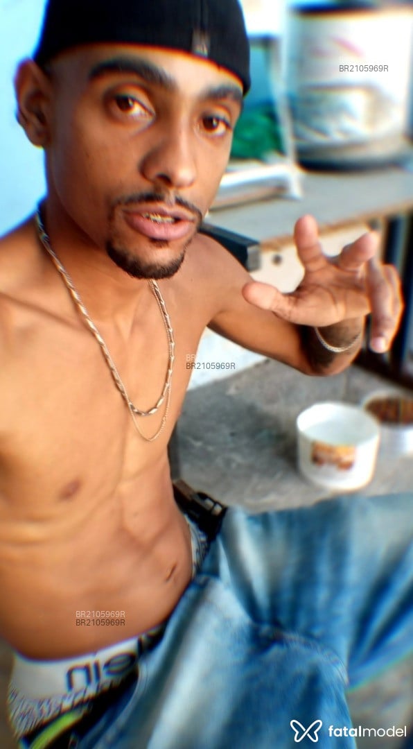 Acompanhante homem com cabelo castanho de olhos castanhos em São Paulo Acompanhante homem com cabelo castanho de olhos castanhos em São Paulo - Pernalonga