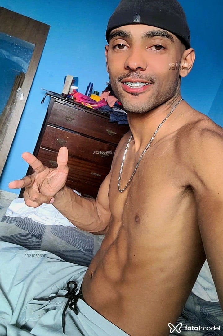 Acompanhante homem com cabelo castanho de olhos castanhos em São Paulo Acompanhante homem com cabelo castanho de olhos castanhos em São Paulo - Pernalonga
