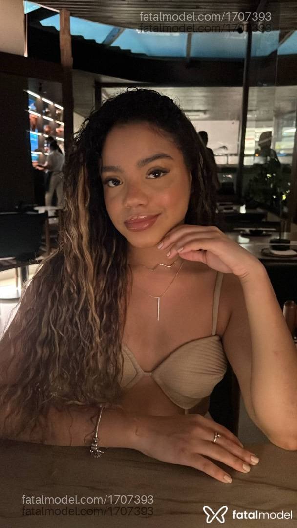 Acompanhante mulher com cabelo castanho de olhos castanhos em Passo Fundo Acompanhante mulher com cabelo castanho de olhos castanhos em Passo Fundo - Maria Eduarda