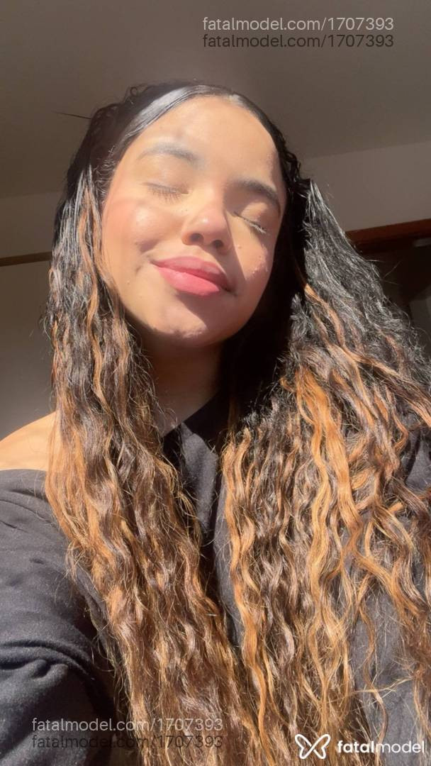 Acompanhante mulher com cabelo castanho de olhos castanhos - Maria Eduarda
