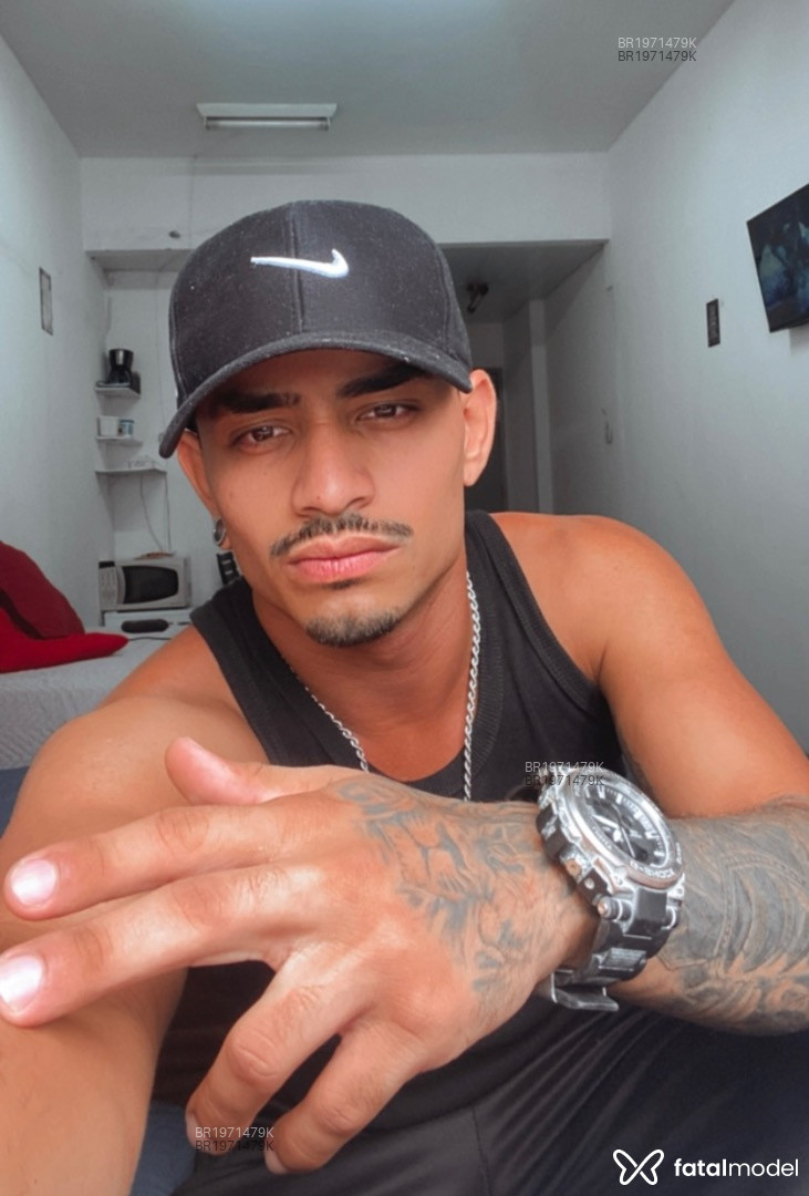 Acompanhante homem morena (o) de olhos castanhos em Joinville - MineiroDot