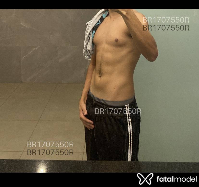 Acompanhante homem com cabelo castanho de olhos castanhos em Virtual Acompanhante homem com cabelo castanho de olhos castanhos em Virtual - Matheus