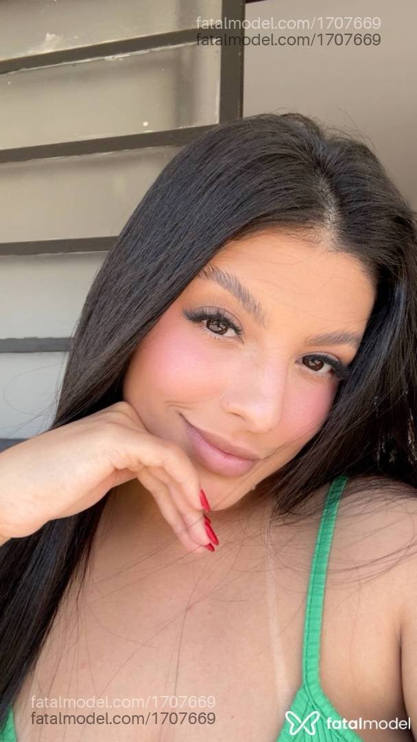 Acompanhante mulher morena (o) de olhos pretos - Bárbara
