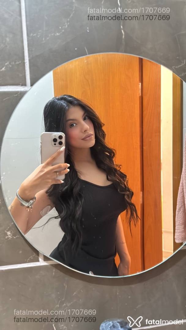 Acompanhante mulher morena (o) de olhos pretos - Bárbara