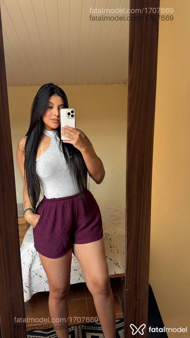 Acompanhante mulher morena (o) de olhos pretos - Bárbara