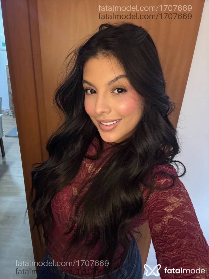 Acompanhante mulher morena (o) de olhos pretos - Bárbara