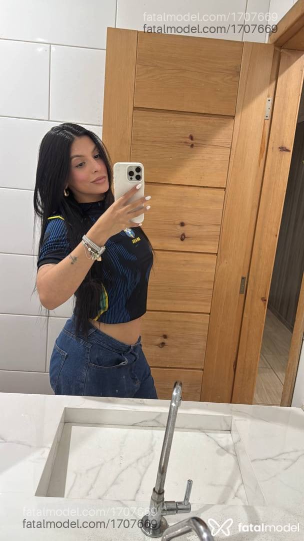 Acompanhante mulher morena (o) de olhos pretos em Mafra - Bárbara