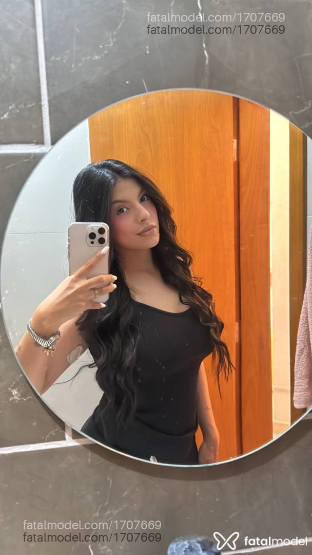 Acompanhante mulher morena (o) de olhos pretos - Bárbara