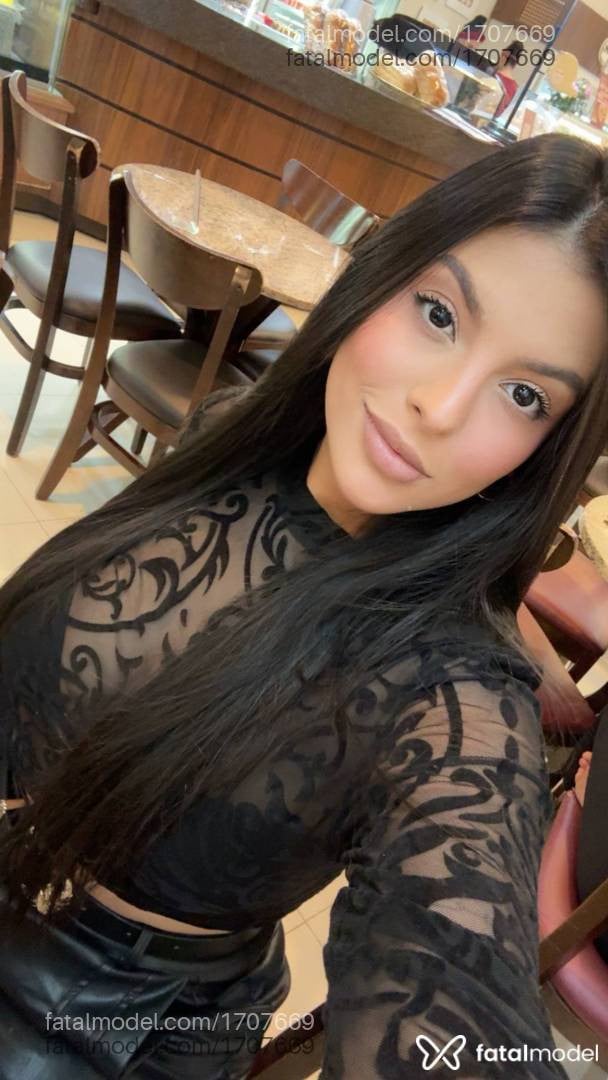 Acompanhante mulher morena (o) de olhos pretos - Bárbara
