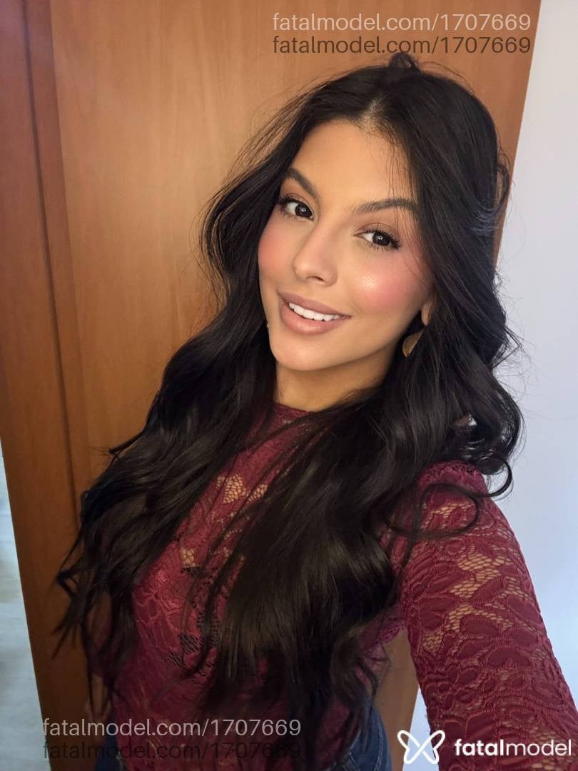 Acompanhante mulher morena (o) de olhos pretos - Bárbara