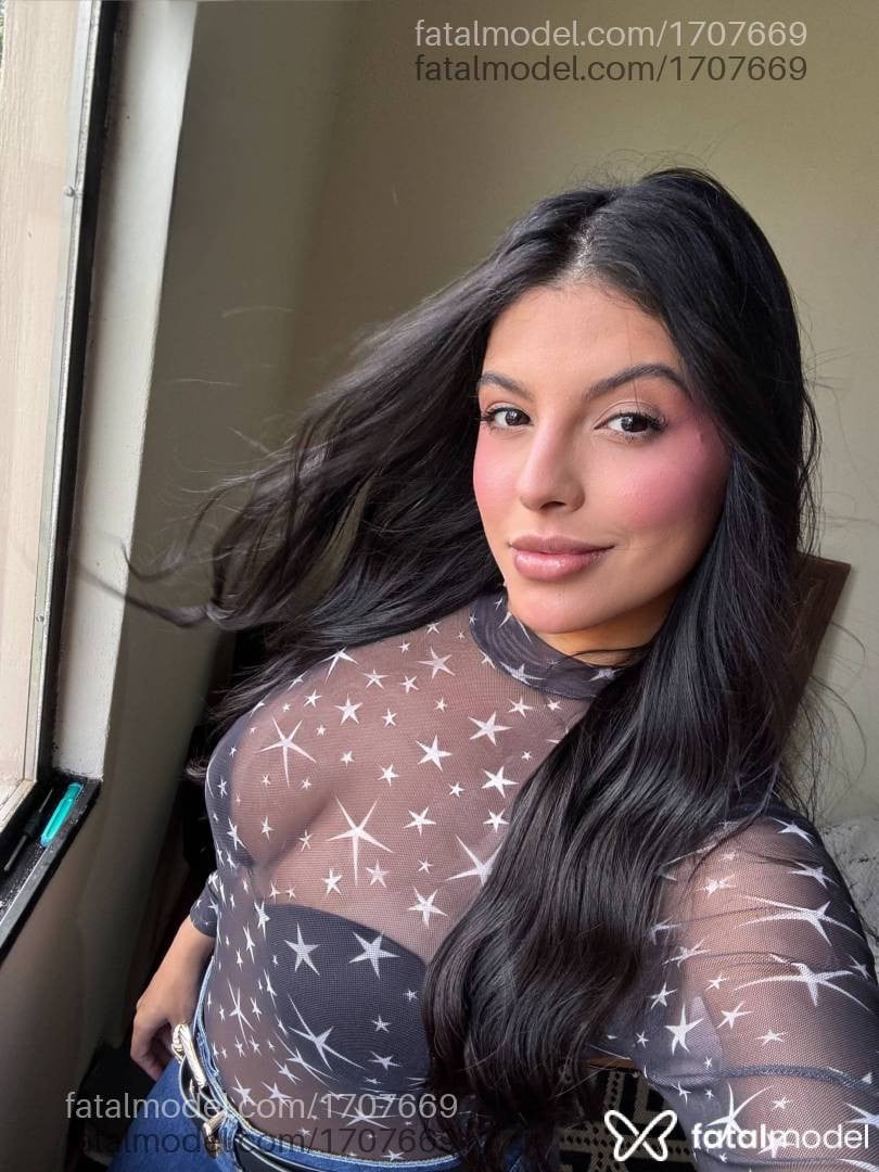 Acompanhante mulher morena (o) de olhos pretos - Bárbara