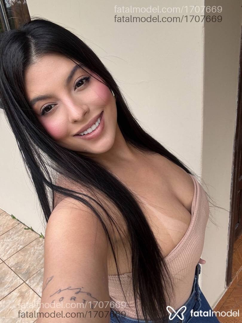 Acompanhante mulher morena (o) de olhos pretos - Bárbara