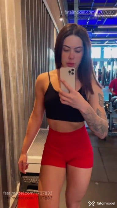 Acompanhante mulher com cabelo castanho de olhos castanhos em Curitiba Acompanhante mulher com cabelo castanho de olhos castanhos em Curitiba - Isa Bianchi