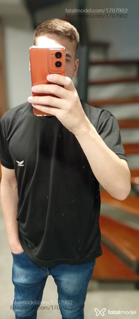 Acompanhante homem loira (o) de olhos castanhos - Duke