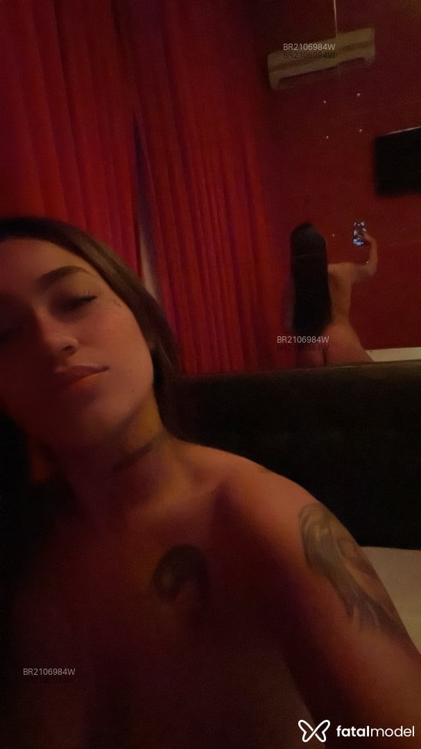 Acompanhante mulher com cabelo castanho de olhos mel em São Paulo - Brunna Dantas