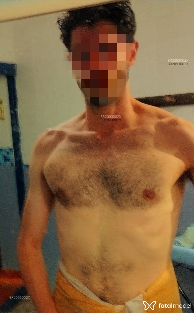 Acompanhante homem morena (o) de olhos verdes em Porto Alegre - Nadathor