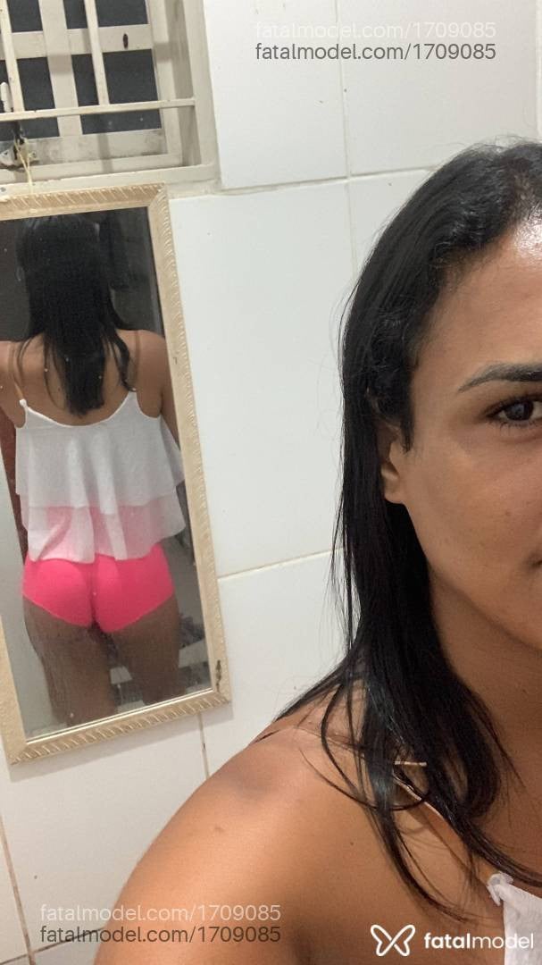 Acompanhante não-binário morena (o) de olhos castanhos em Iporá - Danny