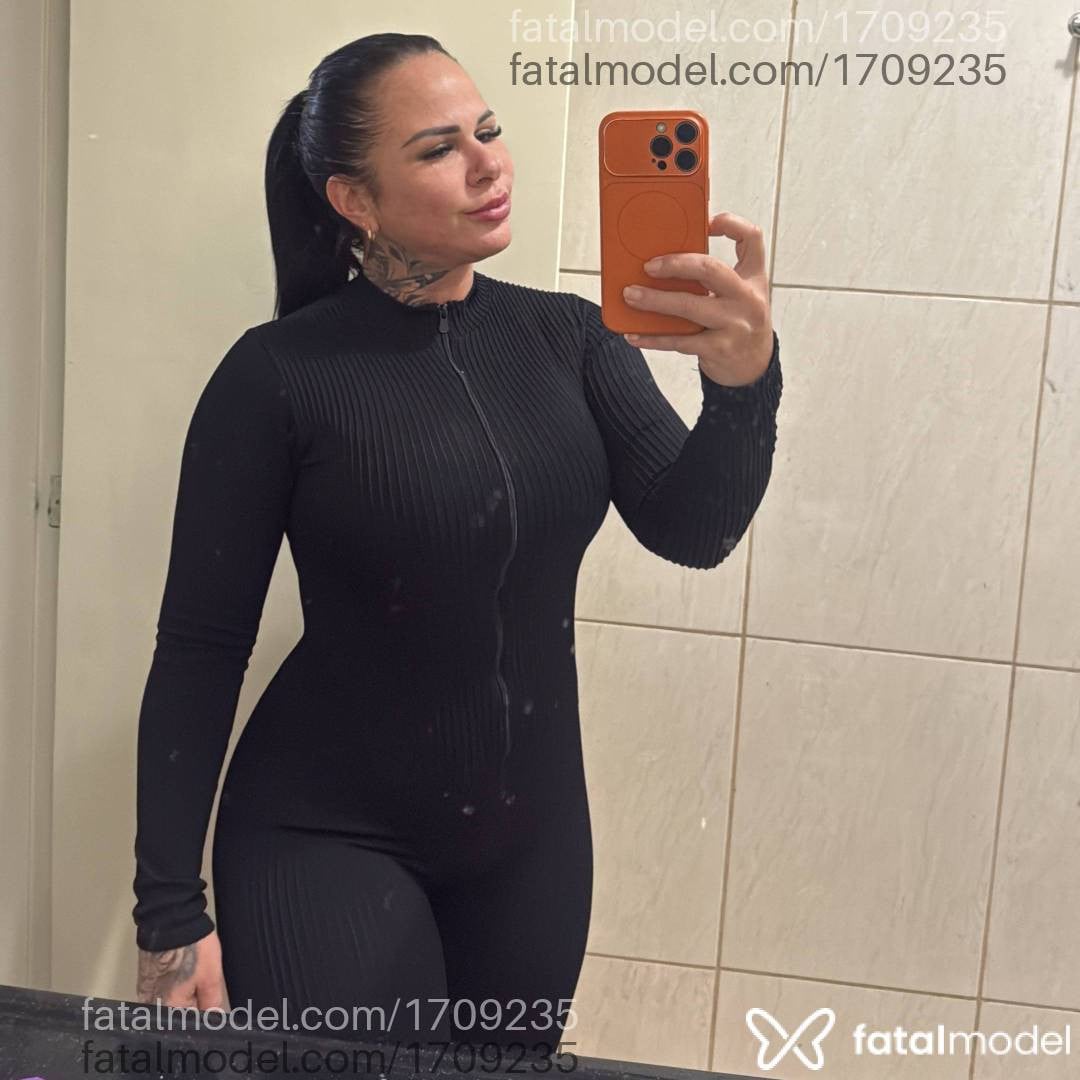 Acompanhante mulher morena (o) de olhos castanhos - Alice