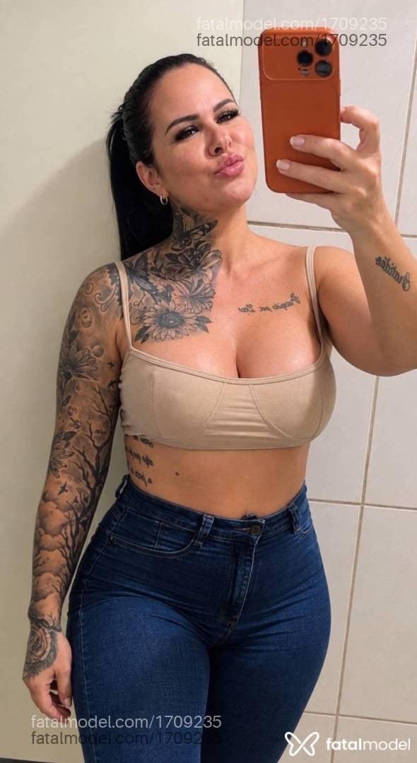 Acompanhante mulher morena (o) de olhos castanhos - Alice