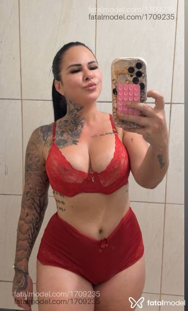 Acompanhante mulher morena (o) de olhos castanhos - Alice