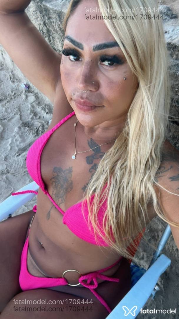 Acompanhante mulher trans loira (o) de olhos castanhos em João Monlevade - Mirella