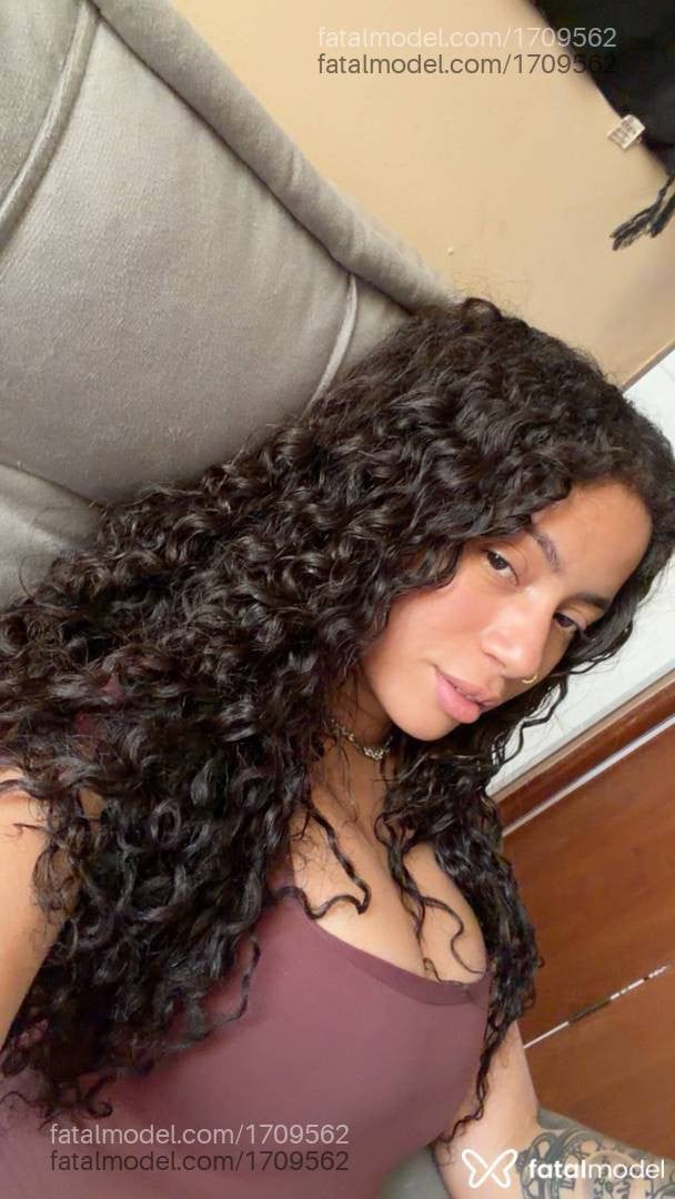 Acompanhante mulher com cabelo castanho de olhos castanhos - Gabi Martins