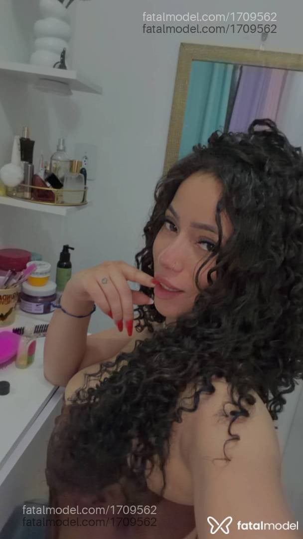 Acompanhante mulher com cabelo castanho de olhos castanhos em Lins - Gabi Martins