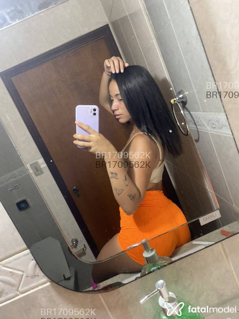 Acompanhante mulher com cabelo castanho de olhos castanhos em Lins Acompanhante mulher com cabelo castanho de olhos castanhos em Lins - Gabi Martins