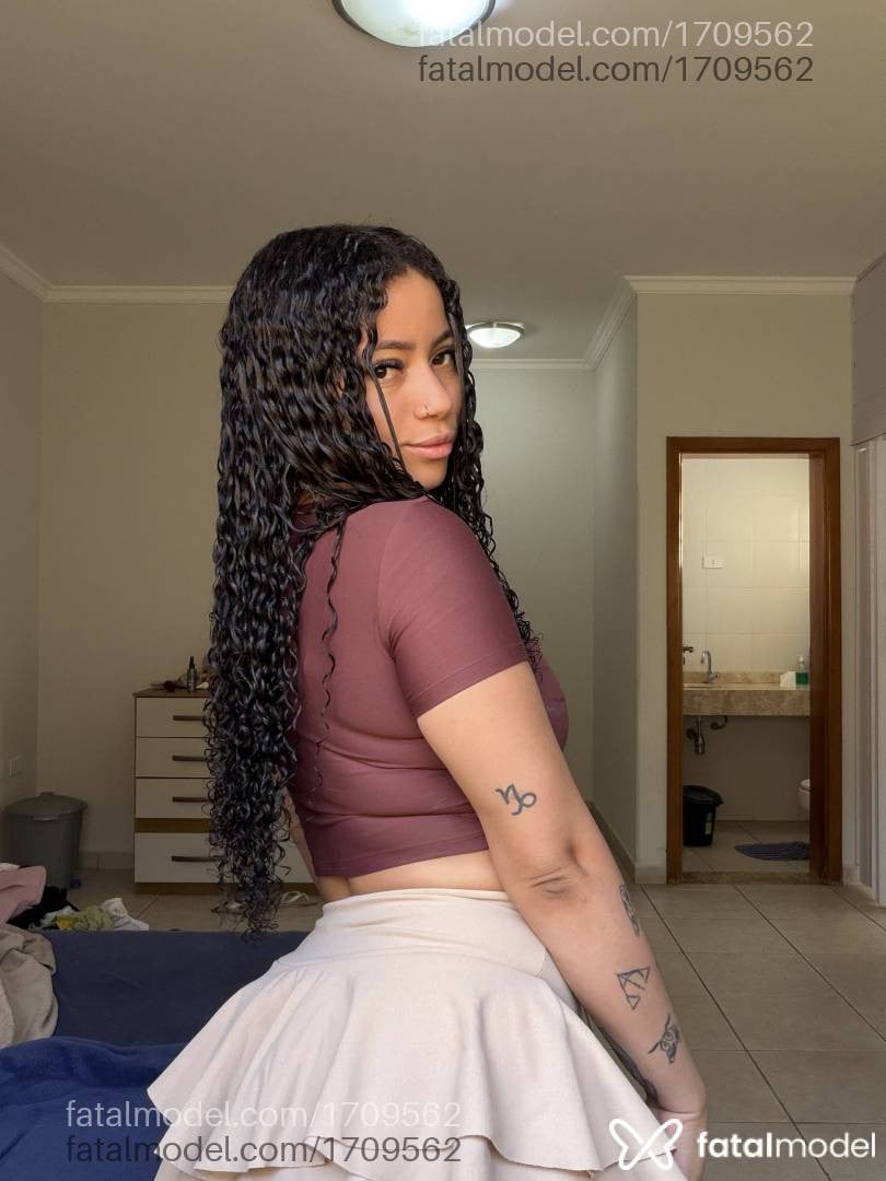 Acompanhante mulher com cabelo castanho de olhos castanhos em Três Lagoas - Gabi Martins