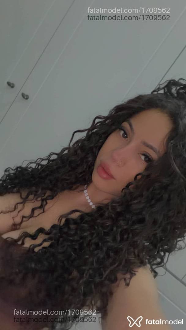 Acompanhante mulher com cabelo castanho de olhos castanhos - Gabi Martins