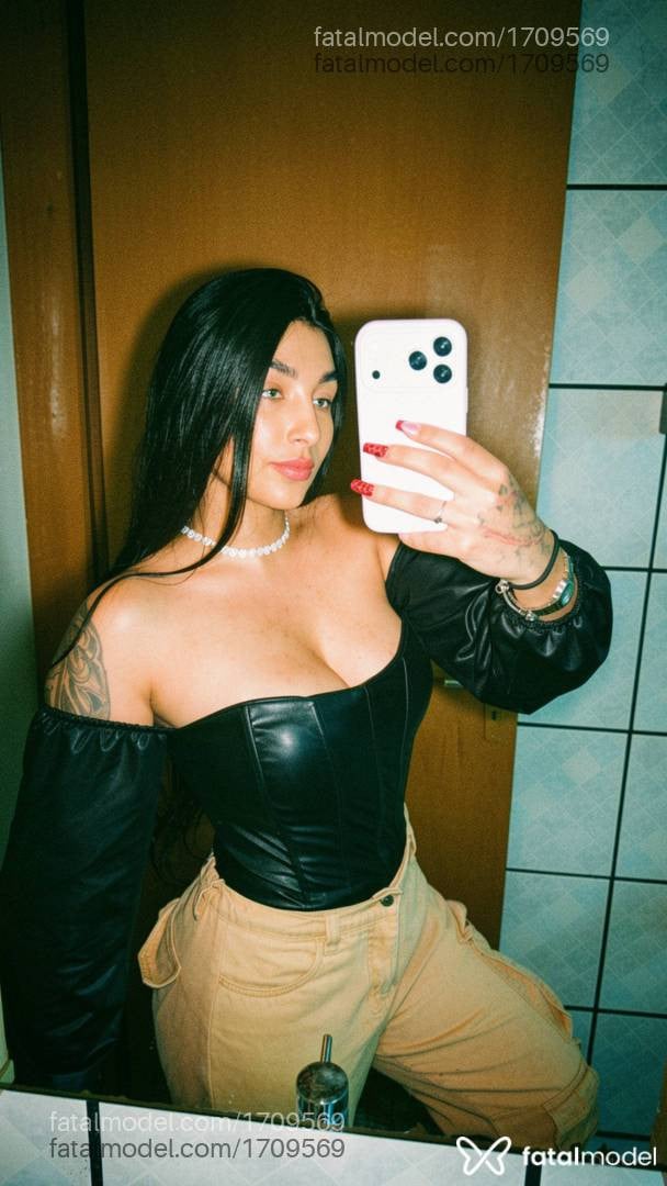 Acompanhante mulher morena (o) de olhos verdes em Rio do Sul - Kyara