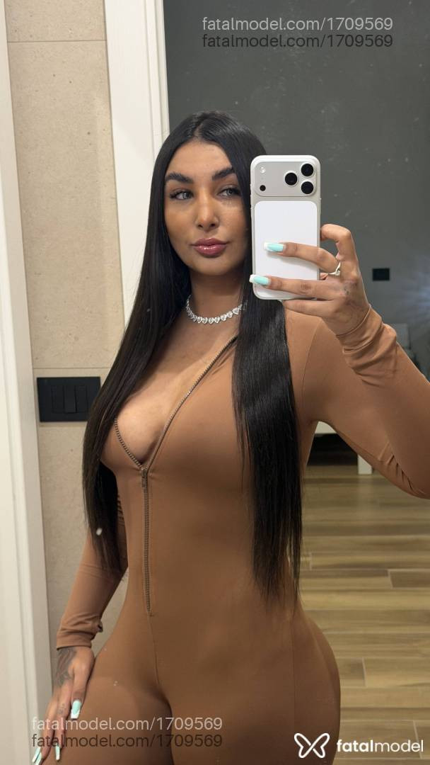 Acompanhante mulher morena (o) de olhos verdes em Rio do Sul - Kyara