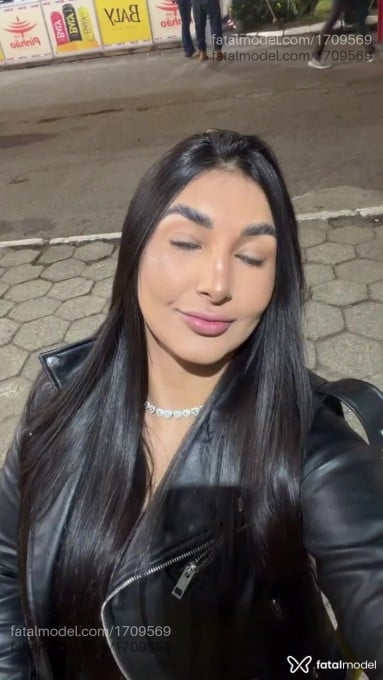 Acompanhante mulher morena (o) de olhos verdes - Kyara