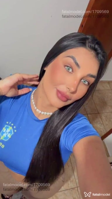 Acompanhante mulher morena (o) de olhos verdes - Kyara
