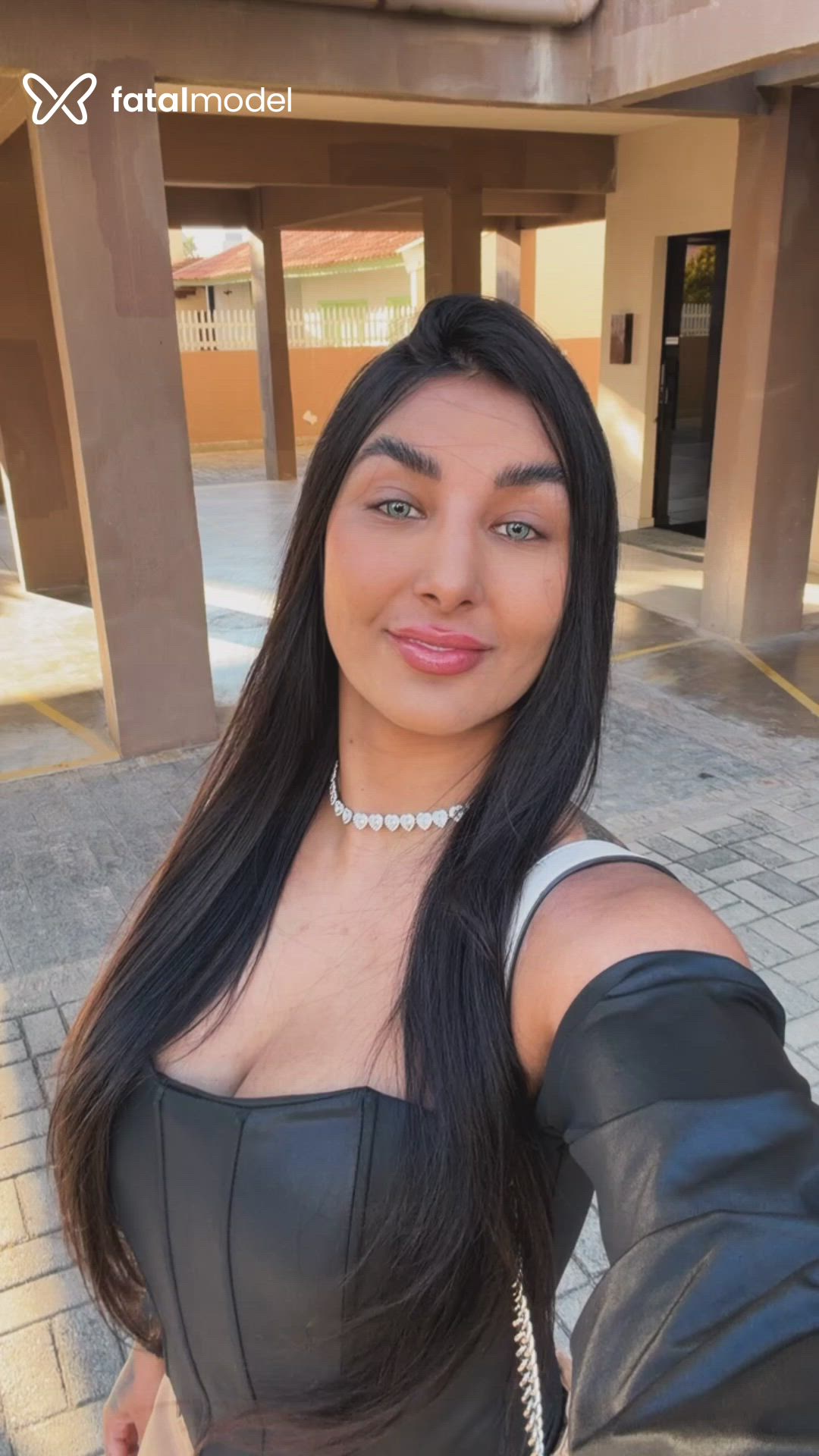Acompanhante mulher morena (o) de olhos verdes - Kyara