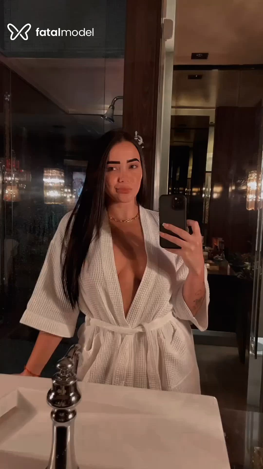 Acompanhante mulher morena (o) de olhos castanhos - Alice Queiroz
