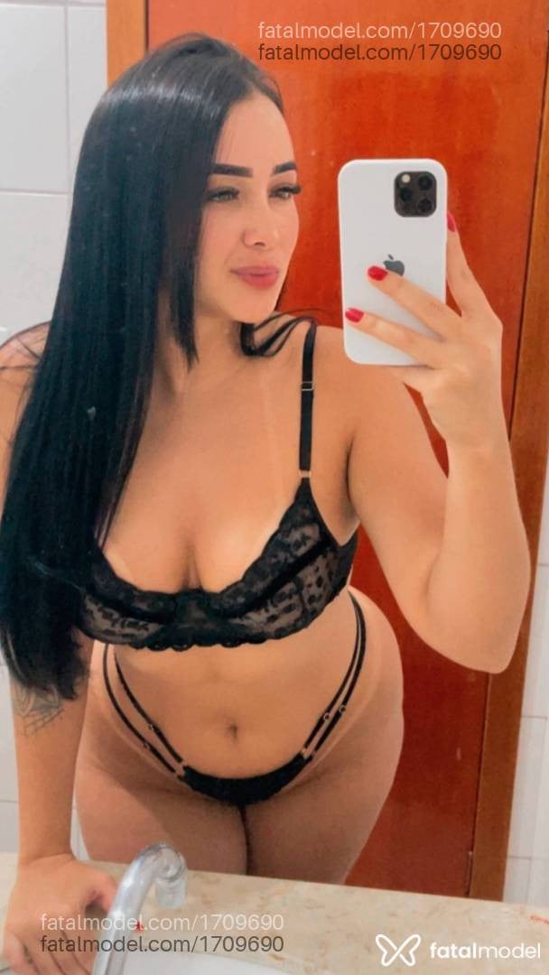 Acompanhante mulher morena (o) de olhos castanhos - Alice Queiroz