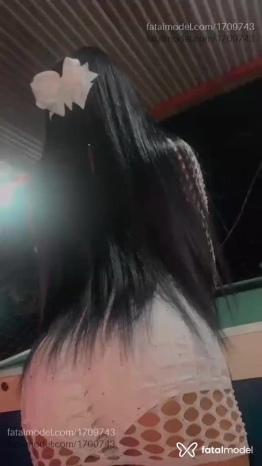 Acompanhante mulher trans com cabelo castanho de olhos castanhos em Caraguatatuba - Laura