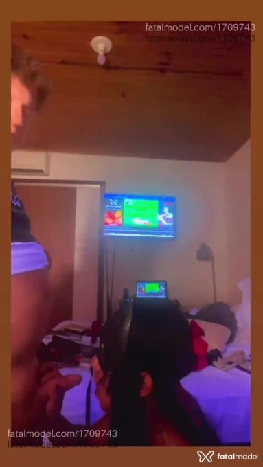 Acompanhante mulher trans com cabelo castanho de olhos castanhos em Caraguatatuba - Laura