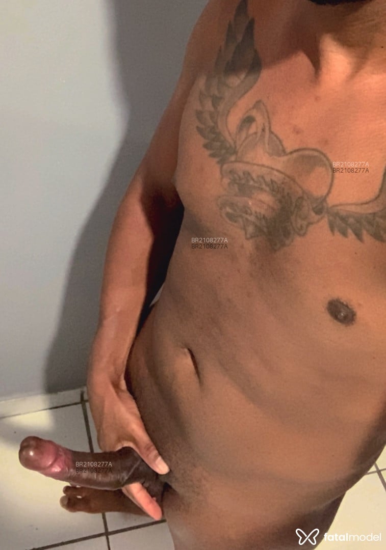 Acompanhante homem morena (o) de olhos pretos em Joinville - Preto