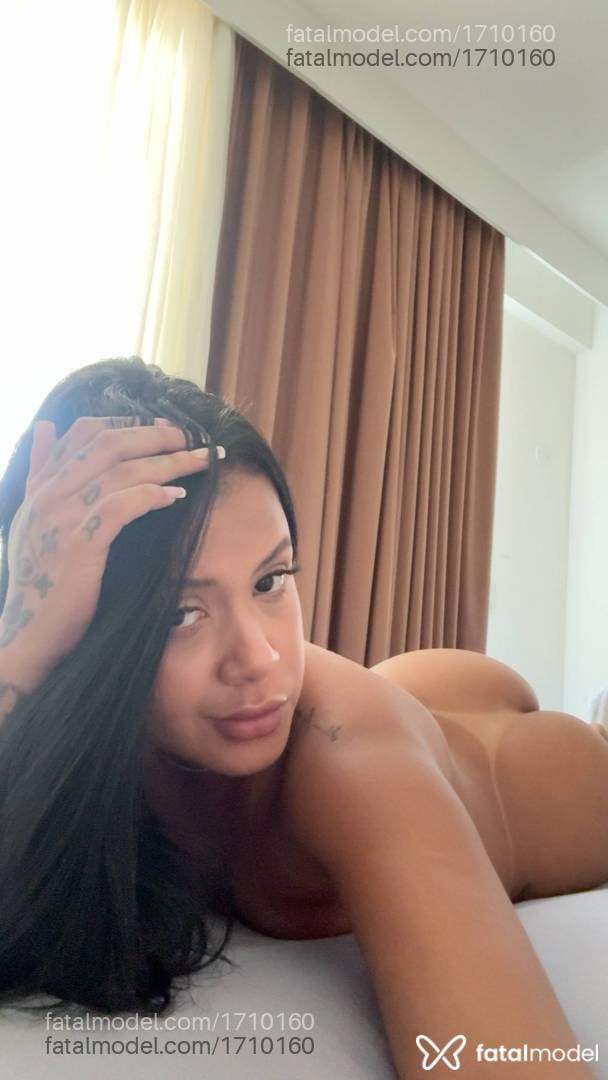 Acompanhante mulher morena (o) de olhos pretos - Mia Ferrari