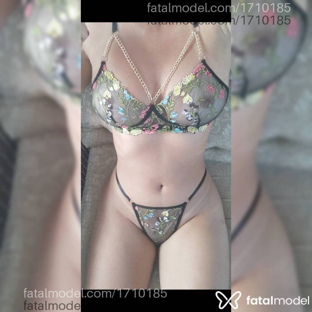 Acompanhante mulher com cabelo castanho de olhos castanhos em Palhoça - Pietra