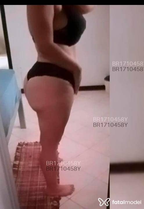 Acompanhante mulher loira (o) de olhos castanhos - Marina