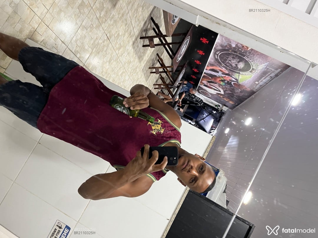 Acompanhante homem morena (o) de olhos castanhos em Rio de Janeiro - Jhom Jhom