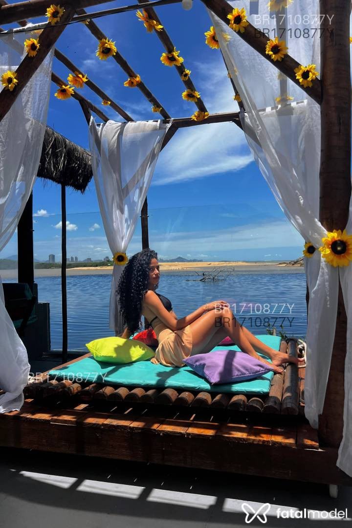 Acompanhante mulher com cabelo castanho de olhos castanhos em Virtual - Mônica Clark