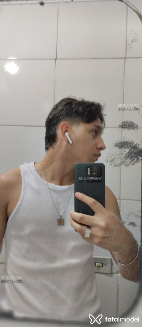 Acompanhante homem com cabelo castanho de olhos castanhos em São Paulo Acompanhante homem com cabelo castanho de olhos castanhos em São Paulo - Cesar