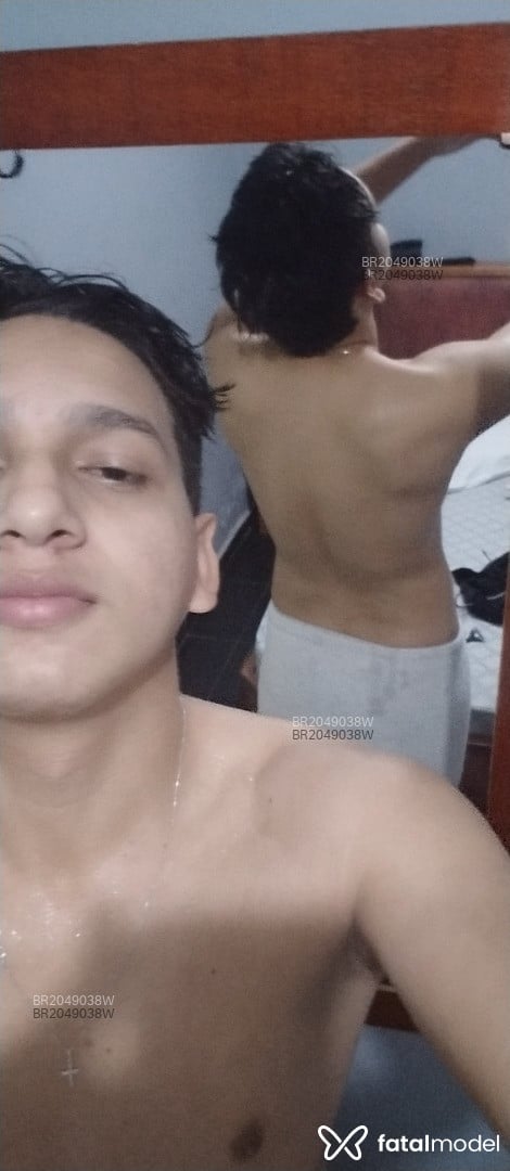 Acompanhante homem com cabelo castanho de olhos castanhos em São Paulo Acompanhante homem com cabelo castanho de olhos castanhos em São Paulo - Cesar
