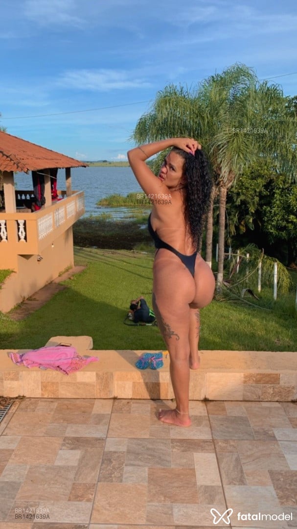 Acompanhante mulher com cabelo castanho de olhos mel em Peruíbe Acompanhante mulher com cabelo castanho de olhos mel em Peruíbe - Milena correia
